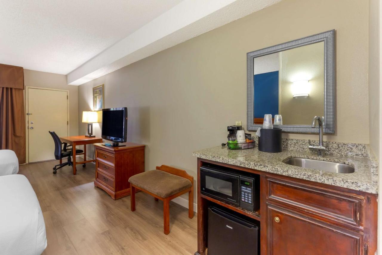 Best Western Plus Cary - Nc State Εξωτερικό φωτογραφία